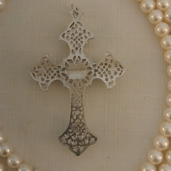 Vintage Sarah Coventry Cross pendant & Napier Faux Pearl double strand necklace - Picture 4 of 5